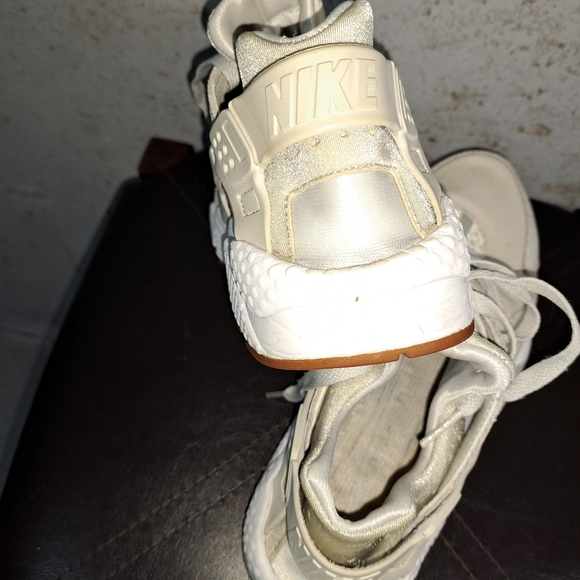 #094 Size U.S. 7.5 Nike Air Huarache in Cream and Beige - Picture 14 of 14